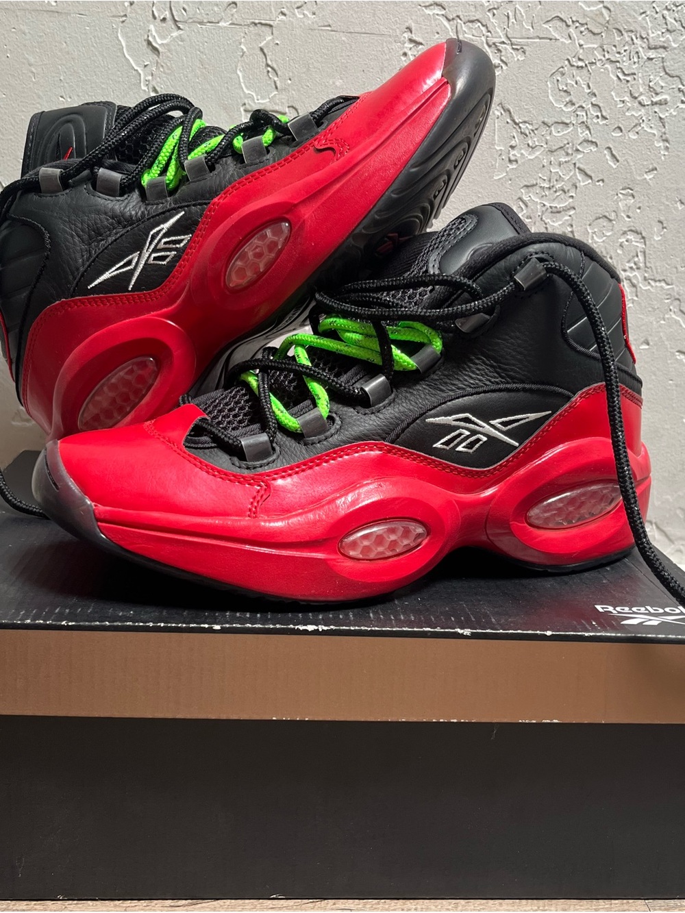 Reebok Question Mid Black/Red Size 9